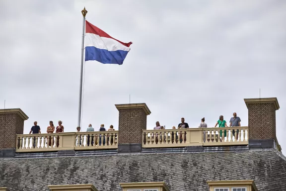 Bezoekers op het dak van Paleis Het Loo