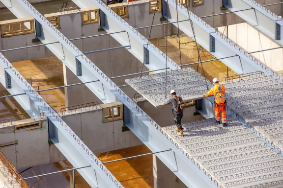 Bassecour wordt dichtgemaakt met betonplaten