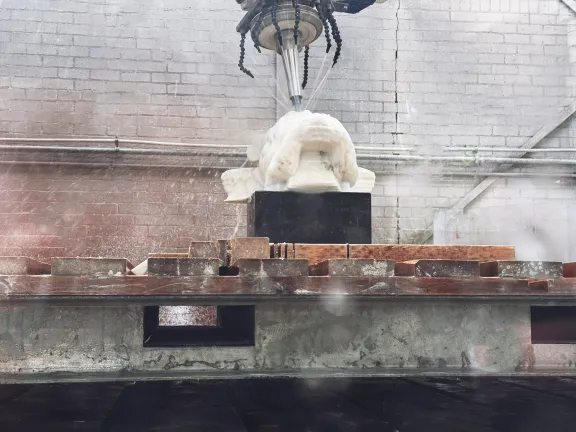 Machine bewerkt beeldhouwwerk met stalen punt