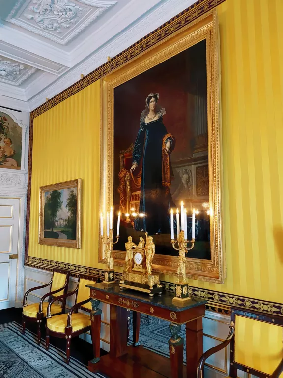 kabinet koning Willem I met portret van Wilhelmina van Pruisen