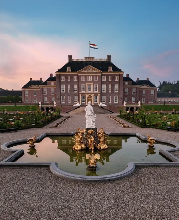paleis het loo in ochtendlicht
