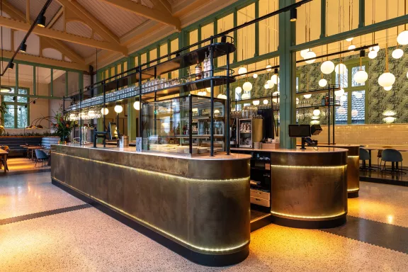 The attractively lit bar in the Prins Hendrik garage