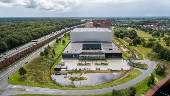 CCNL luchtfoto van gebouw in landschap
