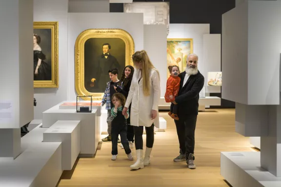 Visitors at De Oranjes exhibition in Paleis Het Loo