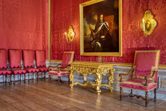 De bedkamer van stadhouder Willem III met marottafel