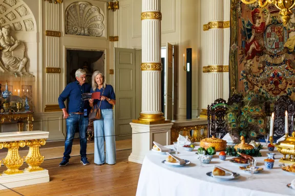Mensen in de nieuwe eetzaal