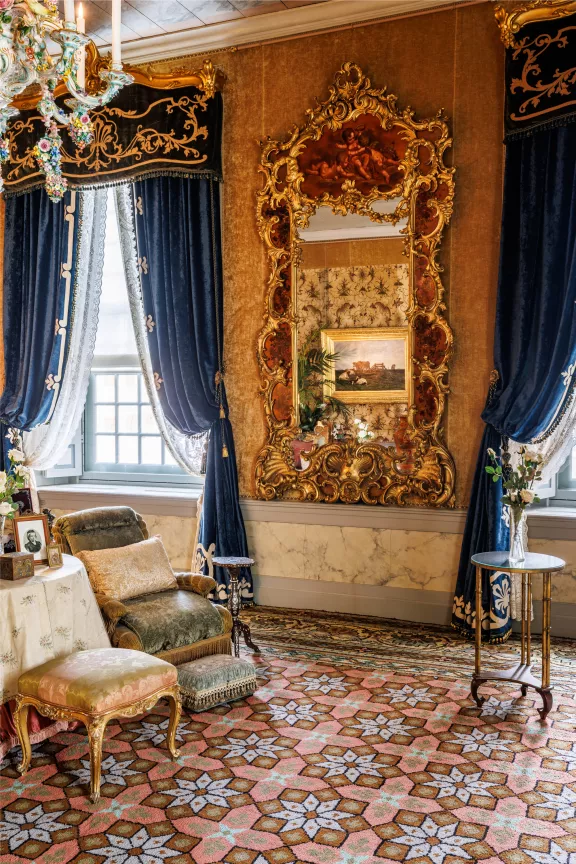 De zitkamer van koningin Emma op Paleis Het Loo