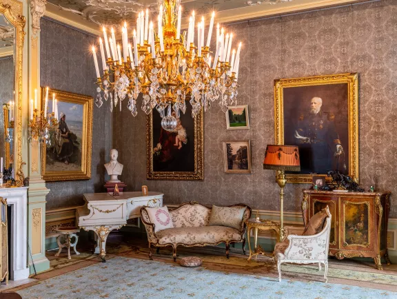 De zitkamer van koningin Wilhelmina op Paleis Het Loo