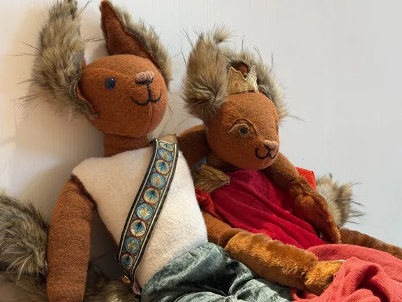 Eichhörnchen vom Paleis Het Loo in ihren Outfits