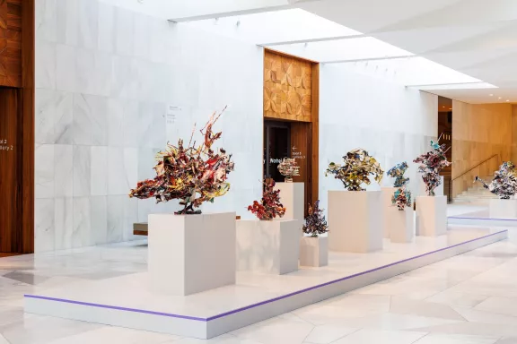 De kunstwerken Truth or Dare van Heringa van Kalsbeek in de grand foyer van Paleis Het Loo