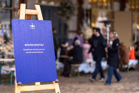 Het winteratelier waar mensen bij het stallenplein zelf aan de slag kunnen met miniworkshops