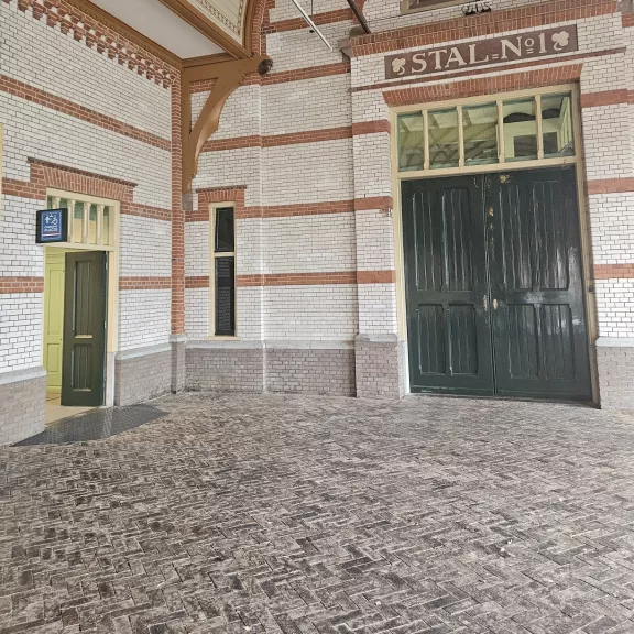 Changing places toilet onder de aanspanplaats
