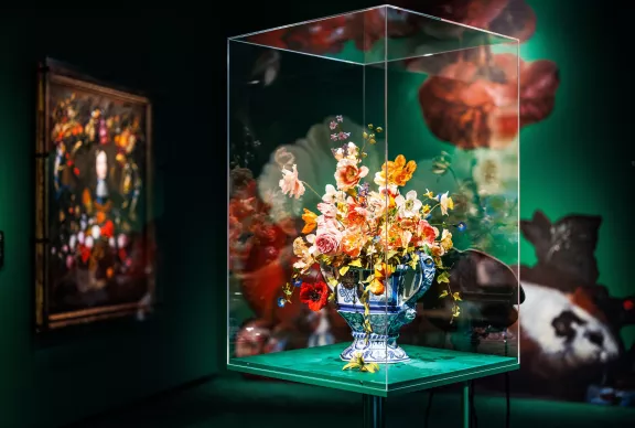 Suikerbloemen van Natasja Sadi en het schilderij Allegorie op het menselijk leven van de Vlaamse kunstenaar Joris van Son