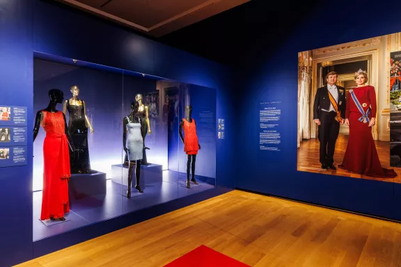 De Big Five jurken gedragen door Princess Diana in rood, zwart en blauw