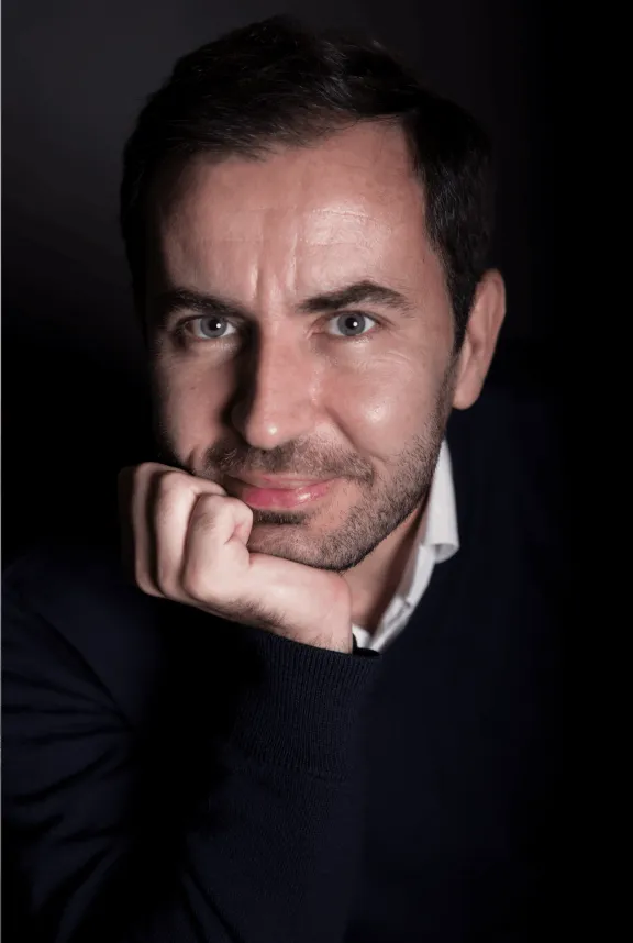 Portrait photo of Dr. Ozan Ozavci