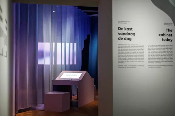 De tentoonstelling uitgelicht: koloniale kast