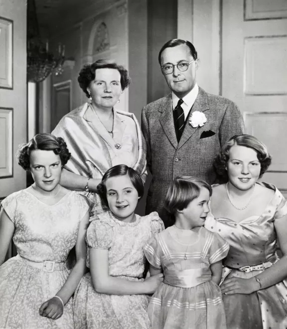 Familiefoto van Juliana en Bernard met kinderen