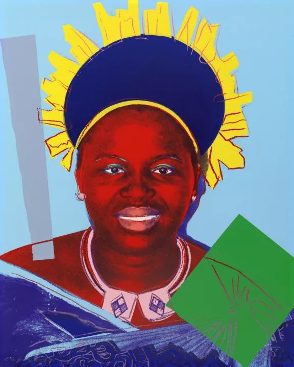 Andy Warhol zijn portret van Koningin Ntombi Twala van Swaziland uit de collectie Reigning Queens met Hanna Klarenbeek van Paleis Het Loo ernaast