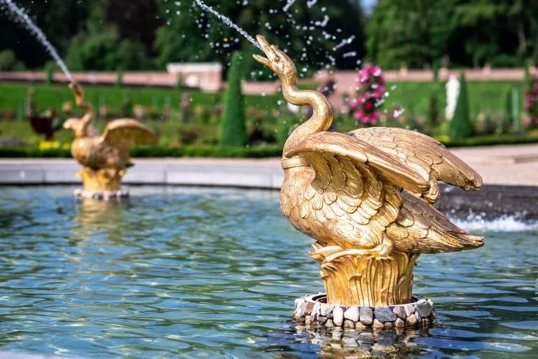 Gouden eend fontein in de ondertuin bij Paleis Het Loo