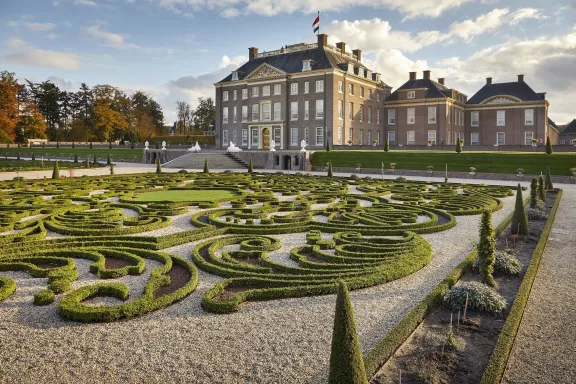 The back of Paleis Het Loo seen from the garden