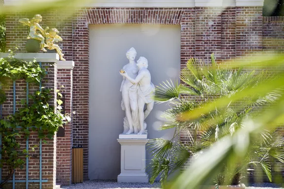Queen's Garden statue of Paris and Aphrodite