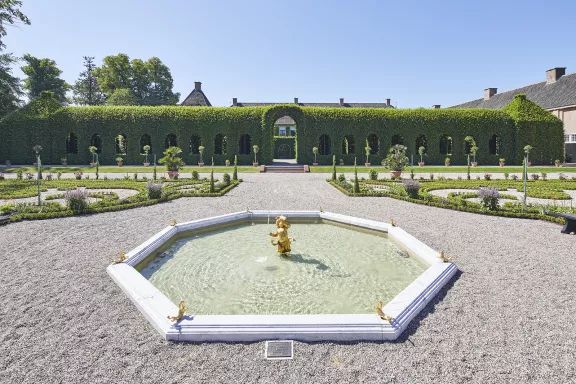 Queen Garden fountain