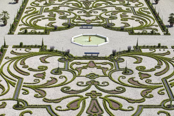 Queen's Garden patterns in the Baroque garden