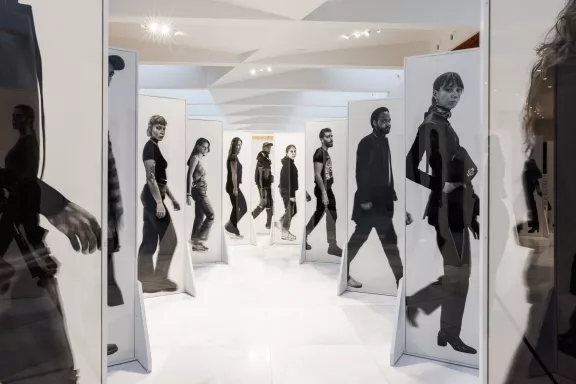 hedendaagse kunst van silhouetten op basis van houtskooltekeningen
